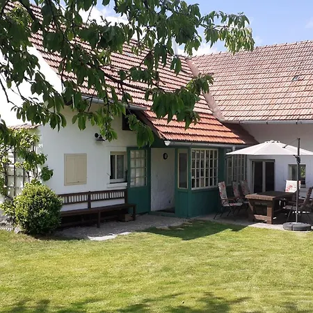 Prazdninova S Uzavrenym Dvorem A Zahradou Appartement