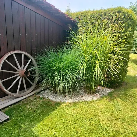 Appartement Prazdninova S Uzavrenym Dvorem A Zahradou Bernartice (Pisek)