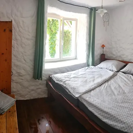 Prazdninova S Uzavrenym Dvorem A Zahradou * Bernartice (Pisek)