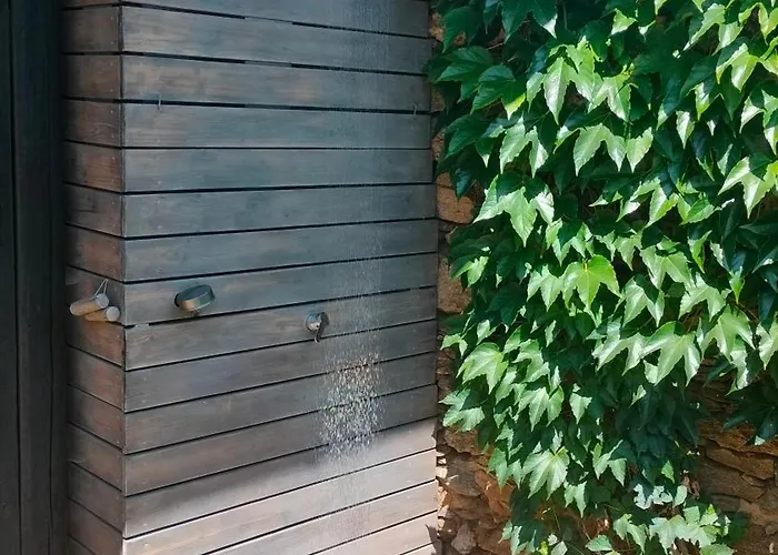Prazdninova S Uzavrenym Dvorem A Zahradou Apartment