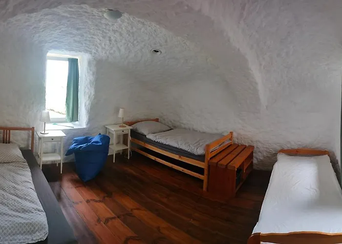 Prazdninova S Uzavrenym Dvorem A Zahradou Apartment